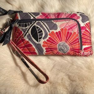 Pretty Vera Bradley Wristlet